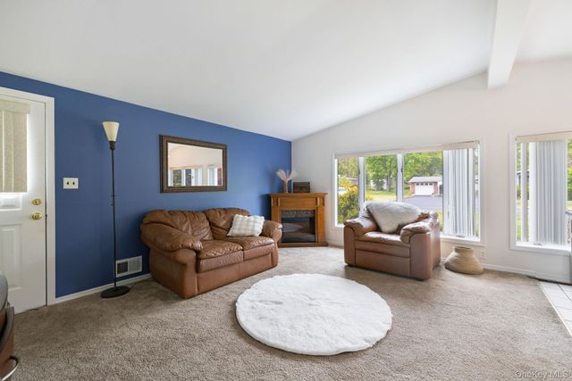 26 Carrie Lane, Nanuet, NY 10954