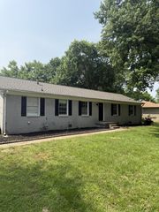 208 Nottingham Pl, Clarksville, TN 37042