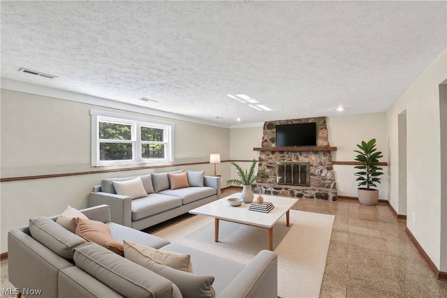 1738 Coes Post Run, Westlake, OH 44145