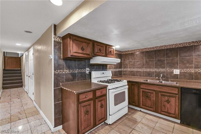 1738 Coes Post Run, Westlake, OH 44145