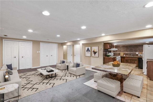 1738 Coes Post Run, Westlake, OH 44145