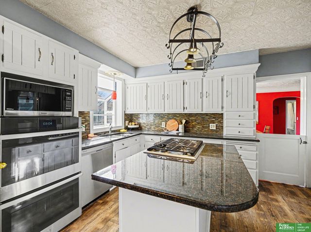 306 Bellevue Boulevard N, Bellevue, NE 68005