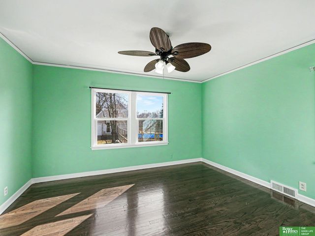 306 Bellevue Boulevard N, Bellevue, NE 68005