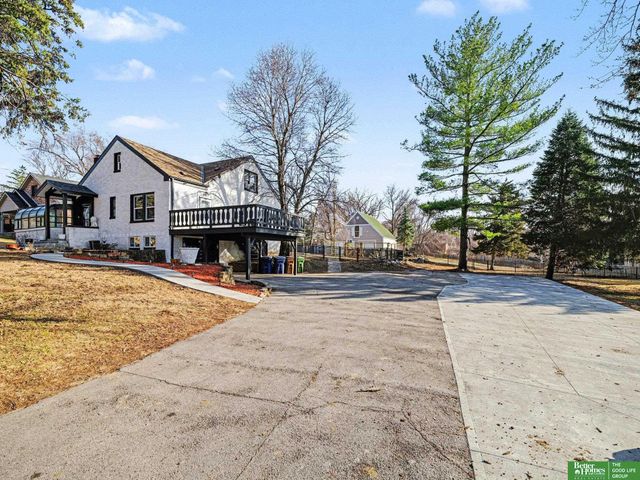 306 Bellevue Boulevard N, Bellevue, NE 68005