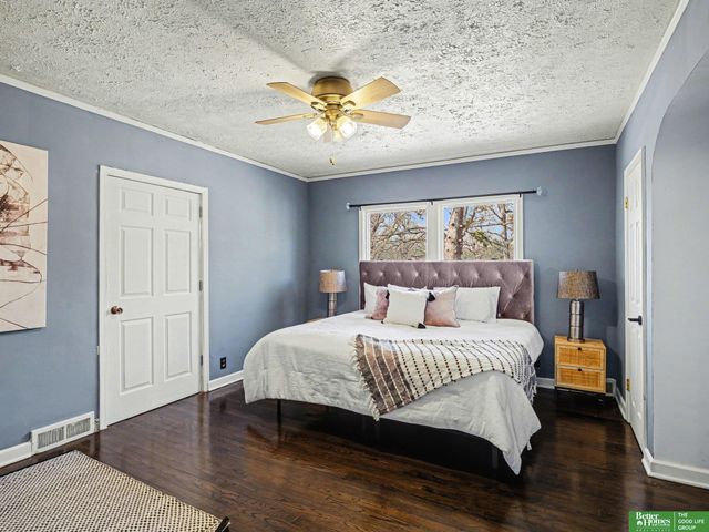 306 Bellevue Boulevard N, Bellevue, NE 68005