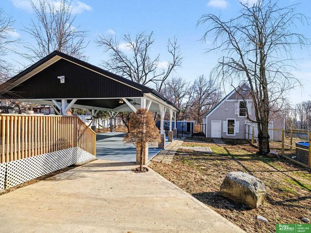 306 Bellevue Boulevard N, Bellevue, NE 68005