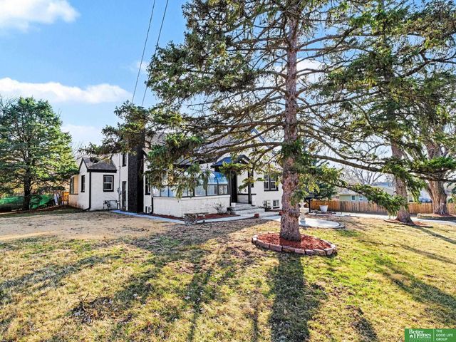 306 Bellevue Boulevard N, Bellevue, NE 68005
