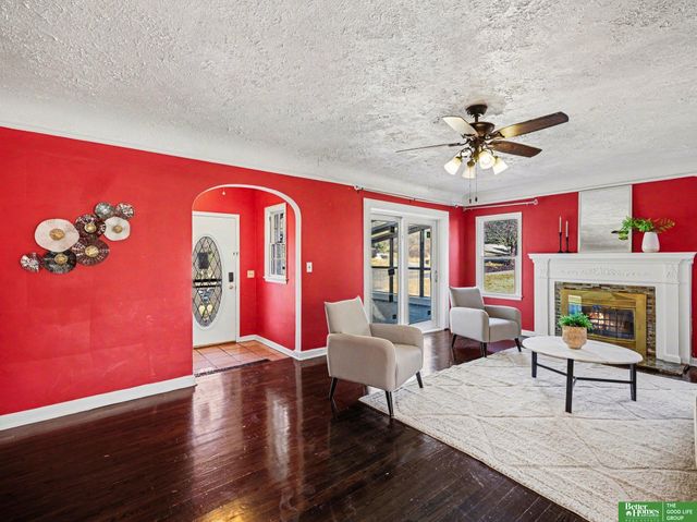 306 Bellevue Boulevard N, Bellevue, NE 68005