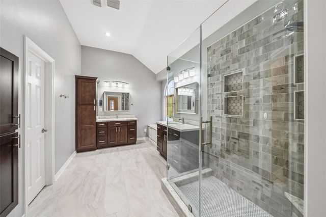 16507 E Canterra Circle, Houston, TX 77095