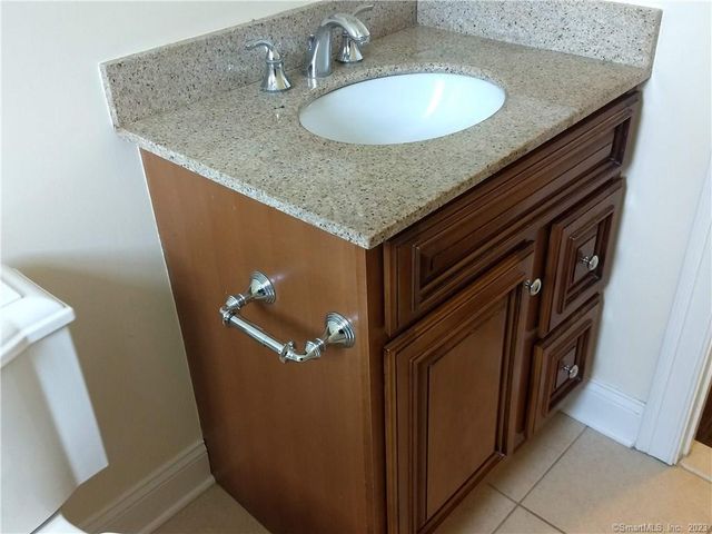 391 Reef Road 1A, Fairfield, CT 06824