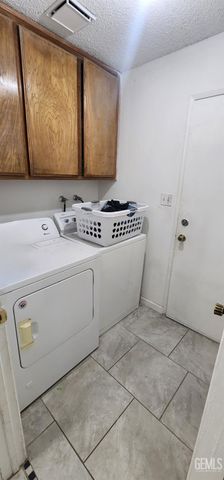 8809 Worrell Court, Bakersfield, CA 93311