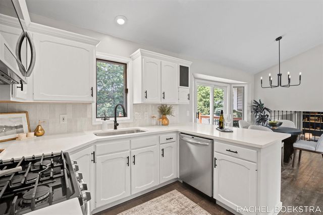 9271 Hessler Drive, Rockford, MI 49341