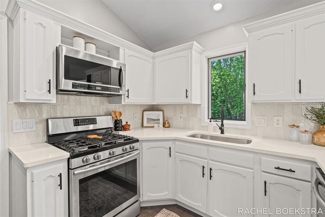 9271 Hessler Drive, Rockford, MI 49341