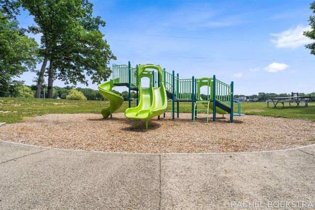 9271 Hessler Drive, Rockford, MI 49341