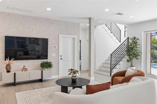 639 43RD AVENUE N, St Petersburg, FL 33701