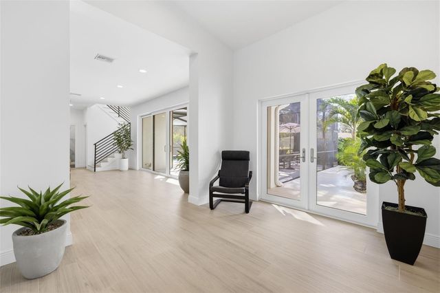 639 43RD AVENUE N, St Petersburg, FL 33701