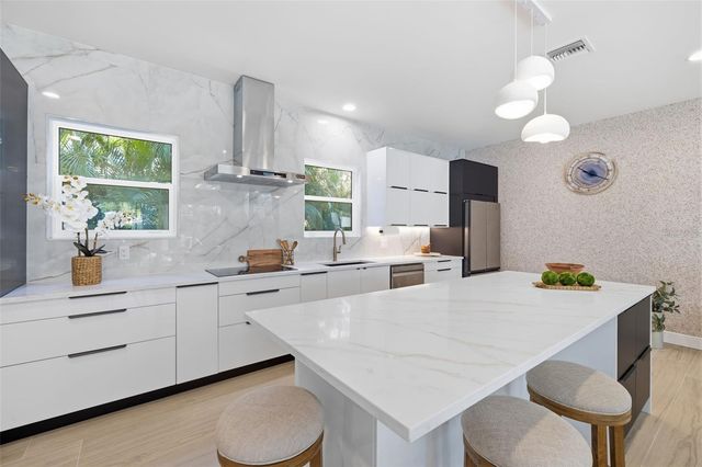 639 43RD AVENUE N, St Petersburg, FL 33701