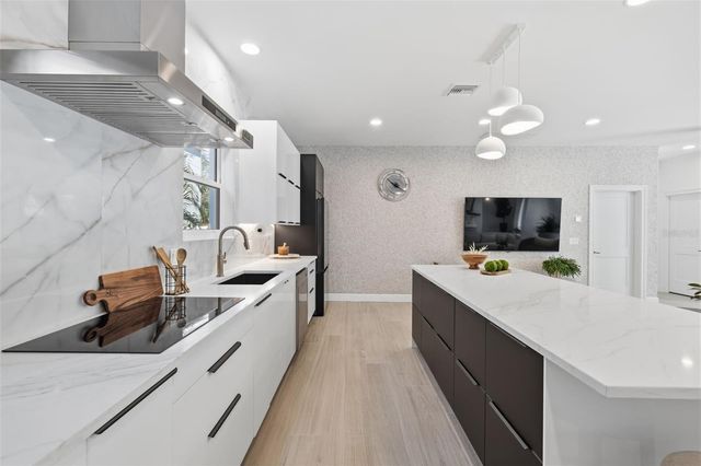 639 43RD AVENUE N, St Petersburg, FL 33701