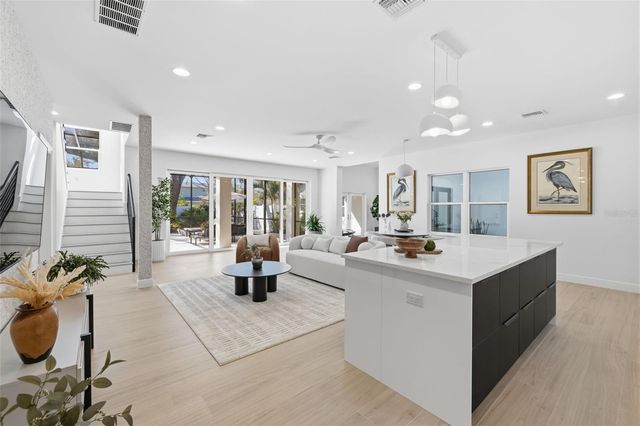 639 43RD AVENUE N, St Petersburg, FL 33701