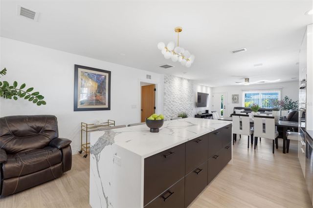 639 43RD AVENUE N, St Petersburg, FL 33701