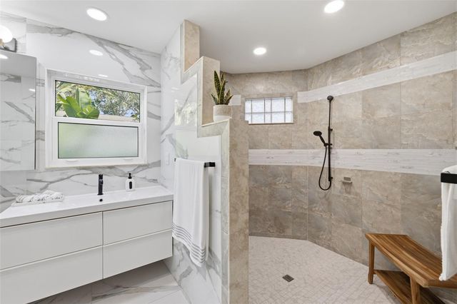 639 43RD AVENUE N, St Petersburg, FL 33701