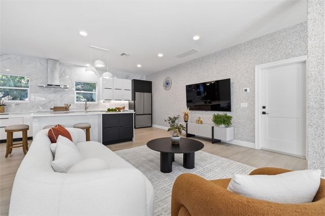 639 43RD AVENUE N, St Petersburg, FL 33701