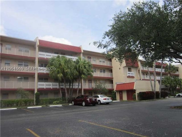 1055 Country Club Dr 402, Margate, FL 33063