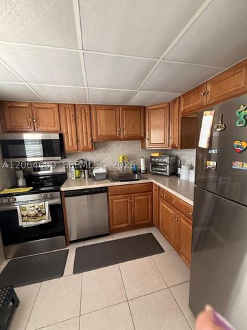 1055 Country Club Dr 402, Margate, FL 33063