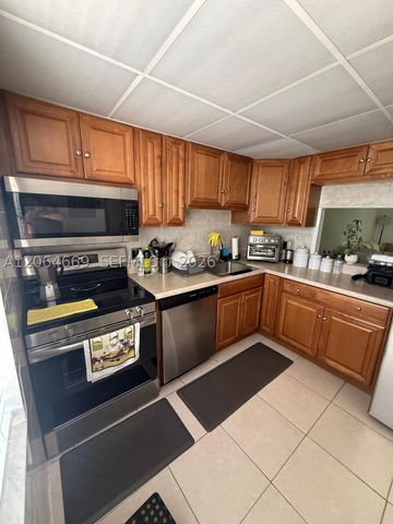 1055 Country Club Dr 402, Margate, FL 33063