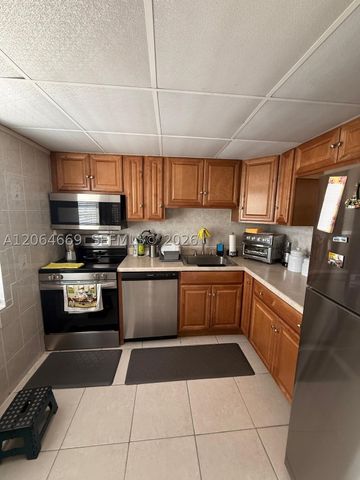 1055 Country Club Dr 402, Margate, FL 33063
