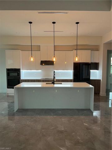 2594 43rd AVE NE, Naples, FL 34120