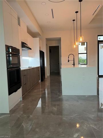 2594 43rd AVE NE, Naples, FL 34120