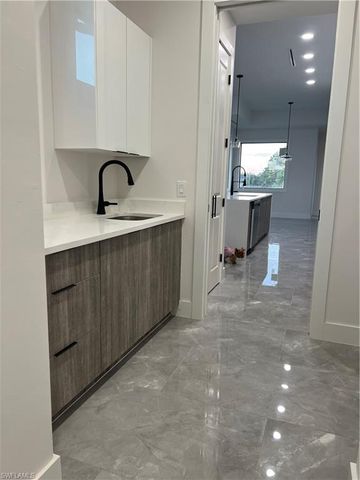 2594 43rd AVE NE, Naples, FL 34120