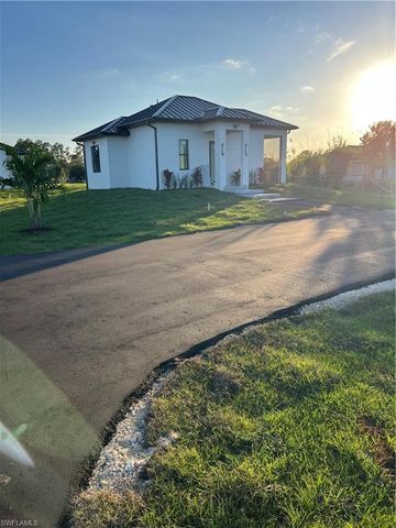 2594 43rd AVE NE, Naples, FL 34120