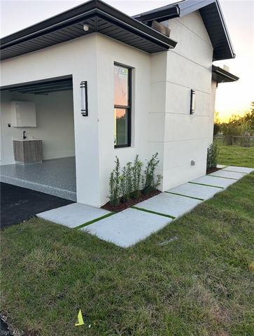 2594 43rd AVE NE, Naples, FL 34120