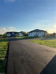 2594 43rd AVE NE, Naples, FL 34120