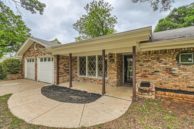 1905 Nottingham Boulevard, Fort Worth, TX 76112