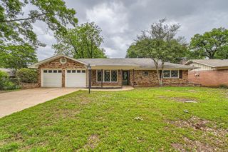 1905 Nottingham Boulevard, Fort Worth, TX 76112