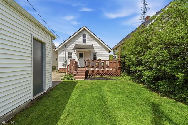 2219 Carabel Avenue, Lakewood, OH 44107