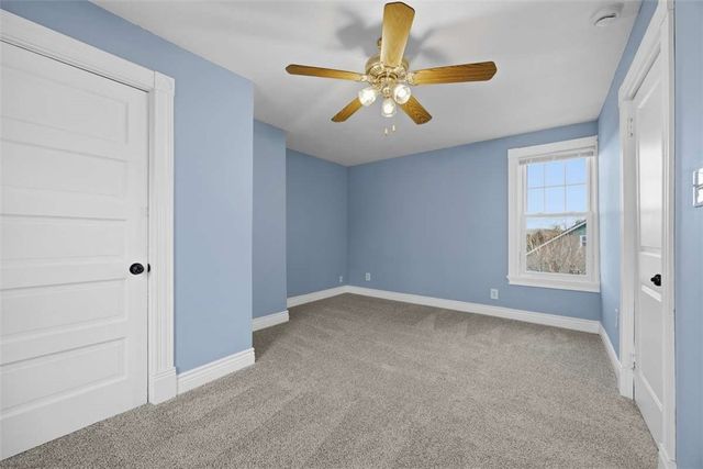 300 Western Ave, Oakdale, PA 15071