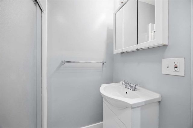 300 Western Ave, Oakdale, PA 15071