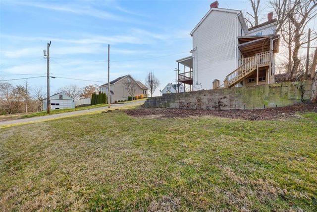 300 Western Ave, Oakdale, PA 15071