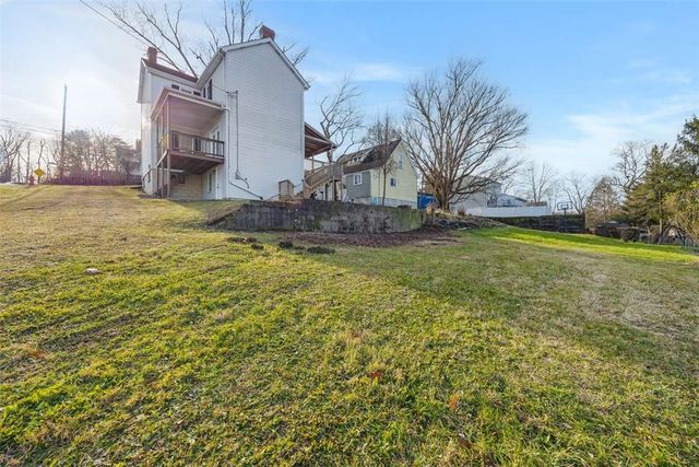 300 Western Ave, Oakdale, PA 15071