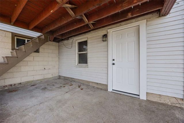 300 Western Ave, Oakdale, PA 15071