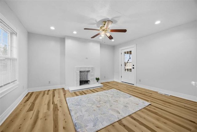 300 Western Ave, Oakdale, PA 15071