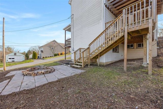 300 Western Ave, Oakdale, PA 15071