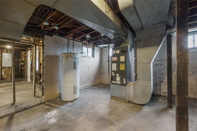 300 Western Ave, Oakdale, PA 15071