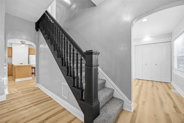 300 Western Ave, Oakdale, PA 15071