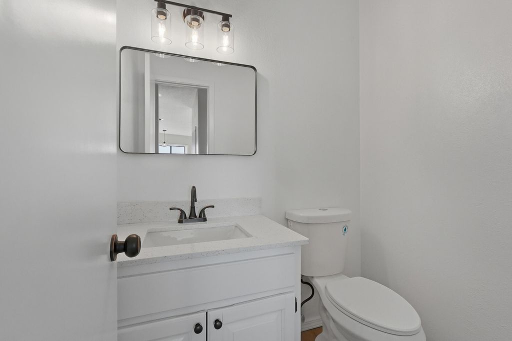 Image 11 of property listing at 720 Tramway Lane NE UNIT 24, Albuquerque, NM 87122