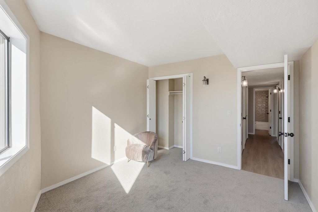 Image 16 of property listing at 720 Tramway Lane NE UNIT 24, Albuquerque, NM 87122
